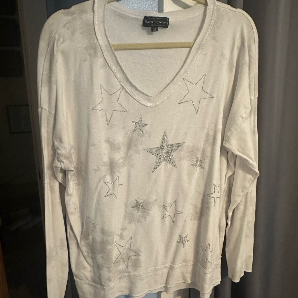 Starry Made in Italy V-Neck Sweater Shirt in Silver by Flora Ashley